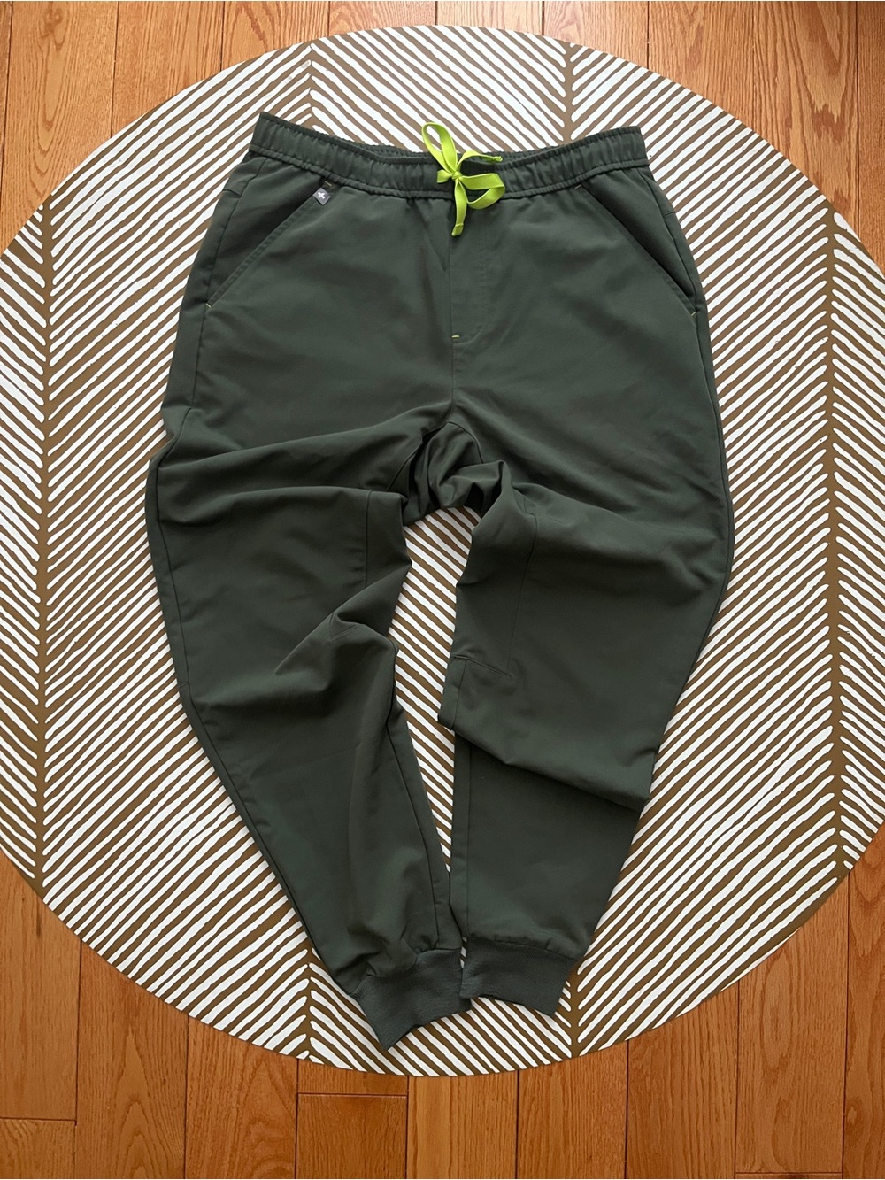 FIGS Tansen Jogger Scrub Pants Moss (M)